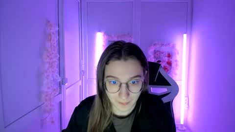 Amelie online show from May 6, 2026, 7:35 am