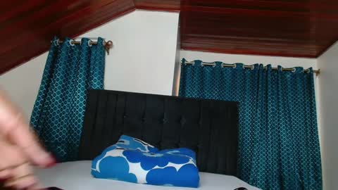 Snapshot of queen_armani chatting on February 6, 2025, 4:10 am Queen armani online show from February 6, 2025, 4:10 am