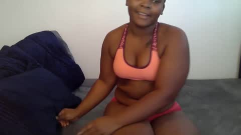 Snapshot of queen_arriana chatting on May 16, 2026, 6:21 am queen_arriana online show from May 16, 2026, 6:21 am