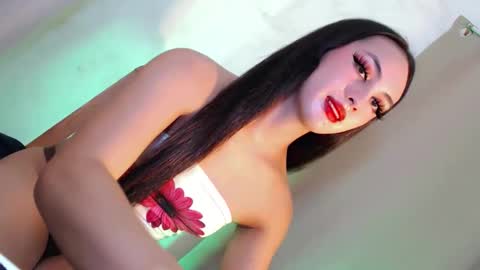 queen_danaya online show from September 14, 2025, 4:44 am