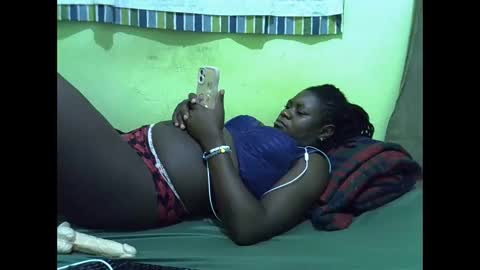 queen_diva01 online show from April 16, 2026, 9:39 pm