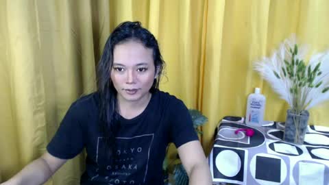 queen_ennah online show from June 19, 2026, 8:40 am