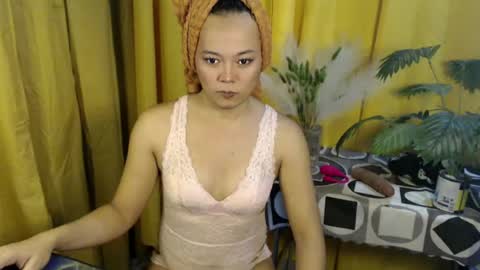 queen_ennah online show from July 14, 2026, 6:51 am