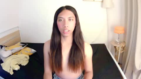 queen_gia online show from April 23, 2026, 12:40 pm