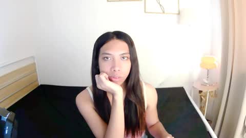 queen_gia online show from April 28, 2026, 2:27 am