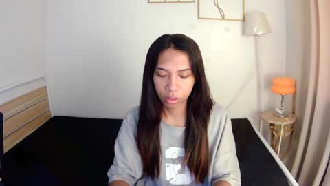 queen_gia online show from May 2, 2026, 5:01 am