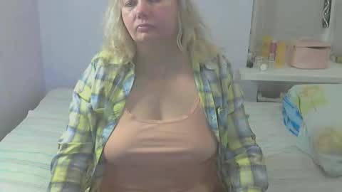Snapshot of queen_jane8 chatting on October 16, 2025, 4:30 pm queen_jane8 online show from October 16, 2025, 4:30 pm