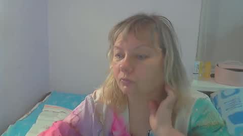 Snapshot of queen_jane8 chatting on November 19, 2025, 8:42 pm queen_jane8 online show from November 19, 2025, 8:42 pm
