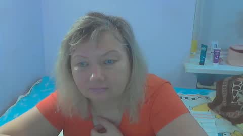 Snapshot of queen_jane8 chatting on December 5, 2025, 1:42 pm queen_jane8 online show from December 5, 2025, 1:42 pm