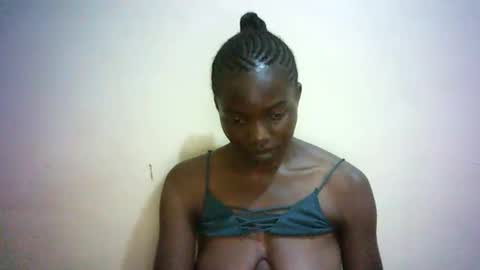 queen_joan online show from February 13, 2025, 5:44 pm