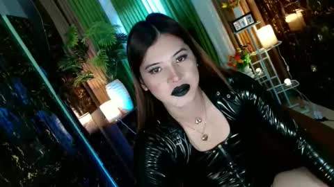 Snapshot of queen_kendalx19 chatting on October 16, 2025, 10:33 pm Kendal  online here from 6am-3pm philippine time online show from October 16, 2025, 10:33 pm