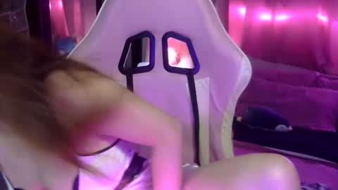 QueenHennessy online show from November 5, 2025, 5:46 pm