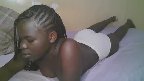 queen_latasha online show from May 3, 2026, 2:50 am
