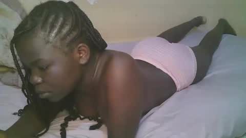 queen_latasha online show from May 6, 2026, 2:08 am