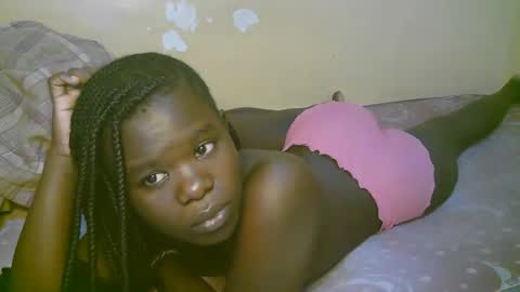 queen_latasha online show from May 10, 2026, 3:33 am