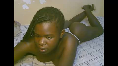 queen_latasha online show from May 16, 2026, 2:41 am