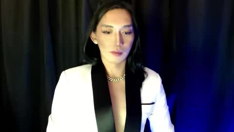 Queen Lucifer online show from November 6, 2025, 5:03 pm