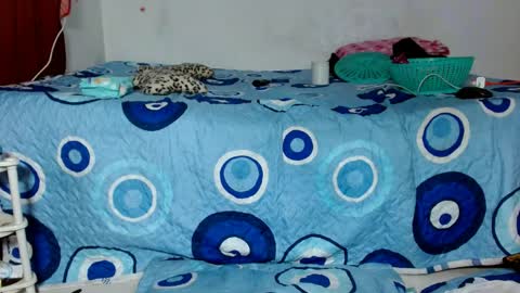 queen_luisadirty online show from May 19, 2026, 1:56 am