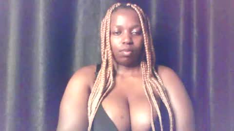 QUEEN online show from May 7, 2026, 4:29 am