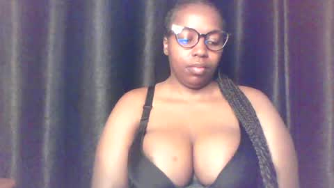 QUEEN online show from June 26, 2026, 4:39 am