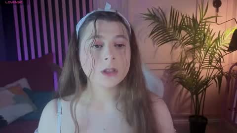 Snapshot of queen_michelle_ chatting on September 29, 2025, 7:02 am Michelle online show from September 29, 2025, 7:02 am