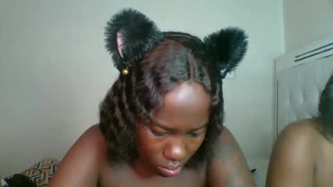 queen_mira online show from September 13, 2025, 1:16 am