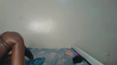 queen_mira online show from September 14, 2025, 10:42 pm
