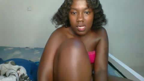 queen_mira online show from September 15, 2025, 10:48 am