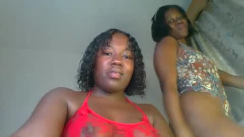 queen_mira online show from September 18, 2025, 5:37 pm