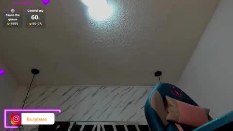 Snapshot of queen_perla_ chatting on September 20, 2025, 11:33 am online show from September 20, 2025, 11:33 am