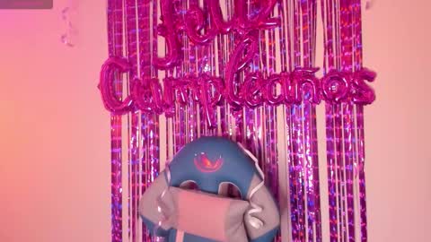 Snapshot of queen_perla_ chatting on October 18, 2025, 12:17 pm online show from October 18, 2025, 12:17 pm