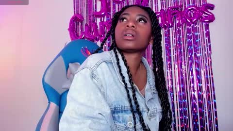 Snapshot of queen_perla_ chatting on October 19, 2025, 12:28 pm online show from October 19, 2025, 12:28 pm