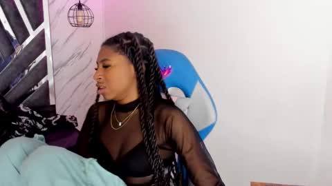 Snapshot of queen_perla_ chatting on October 24, 2025, 7:10 pm online show from October 24, 2025, 7:10 pm