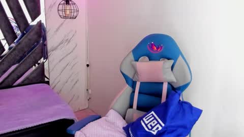 Snapshot of queen_perla_ chatting on October 29, 2025, 12:07 pm online show from October 29, 2025, 12:07 pm