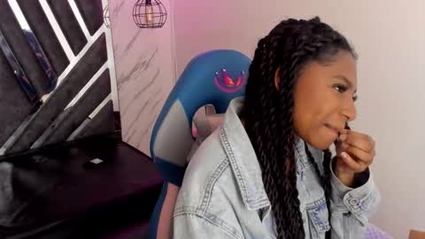 Snapshot of queen_perla_ chatting on October 30, 2025, 2:46 am online show from October 30, 2025, 2:46 am