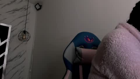 Snapshot of queen_perla_ chatting on November 1, 2025, 11:45 am online show from November 1, 2025, 11:45 am