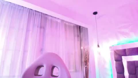 Snapshot of queen_perla_ chatting on June 23, 2026, 12:14 pm online show from June 23, 2026, 12:14 pm