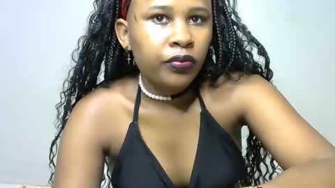 queen_polite online show from November 30, 2025, 8:02 pm