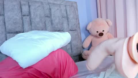 queen_yully online show from May 2, 2026, 7:52 pm