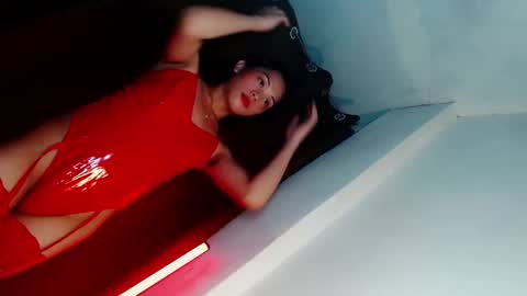 Snapshot of queena10 chatting on March 10, 2025, 4:28 am CALL ME YOUR QUEEN AIVY1 online show from March 10, 2025, 4:28 am