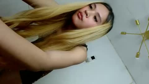 Snapshot of queena10 chatting on October 22, 2025, 11:26 pm CALL ME YOUR QUEEN AIVY1 online show from October 22, 2025, 11:26 pm