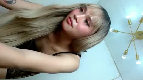 Snapshot of queena10 chatting on October 23, 2025, 11:24 pm CALL ME YOUR QUEEN AIVY1 online show from October 23, 2025, 11:24 pm