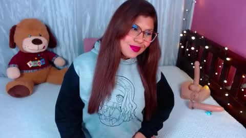 Snapshot of queenamazon_ chatting on September 15, 2025, 5:29 am Queenamazon  online show from September 15, 2025, 5:29 am