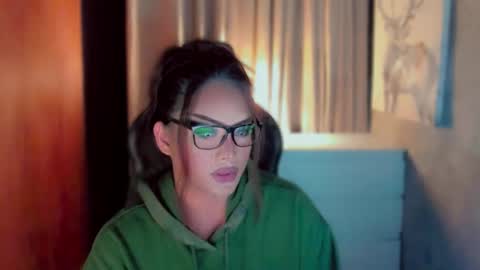 Snapshot of queenarthalia chatting on February 15, 2026, 10:39 pm ARTHA online show from February 15, 2026, 10:39 pm