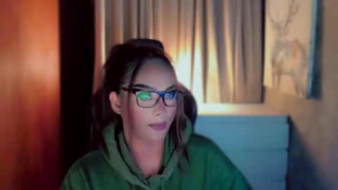 Snapshot of queenarthalia chatting on March 12, 2026, 3:23 am ARTHA online show from March 12, 2026, 3:23 am