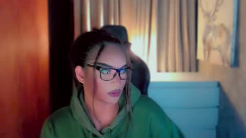 Snapshot of queenarthalia chatting on March 26, 2026, 8:25 pm ARTHA online show from March 26, 2026, 8:25 pm