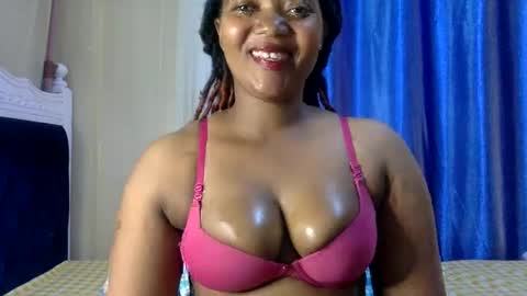 Snapshot of queenbebony2 chatting on December 10, 2024, 8:19 am Queenbebony2 online show from December 10, 2024, 8:19 am