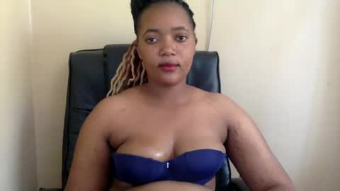 Snapshot of queenbebony2 chatting on January 3, 2025, 9:04 am Queenbebony2 online show from January 3, 2025, 9:04 am