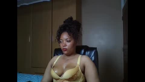 Queenbebony2 online show from May 6, 2026, 3:50 pm