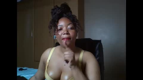 Queenbebony2 online show from May 12, 2026, 4:20 am